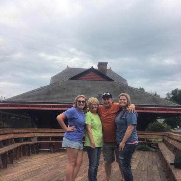 Meet your Posher, Kristen - Picture 5 of 7